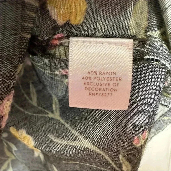 LC Lauren Conrad Blouse Greyish  Black Floral Square Neck Flowy Size Small - Picture 12 of 16